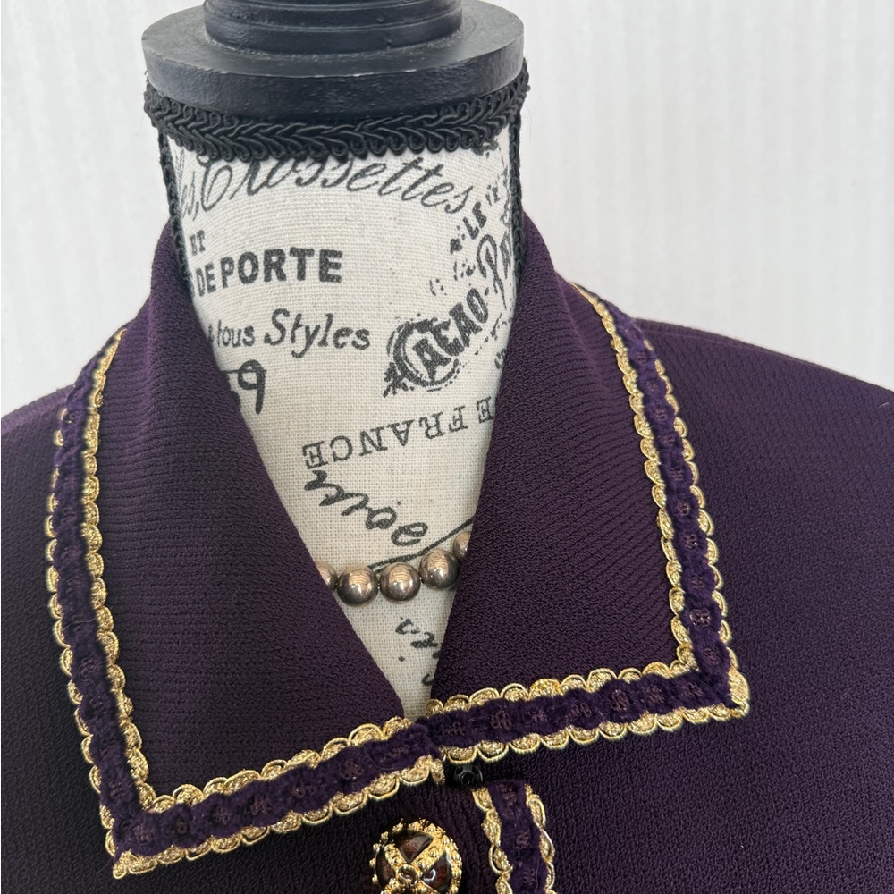 Elegant Purple Knit Jacket with Gold Trim - Picture 4 of 4